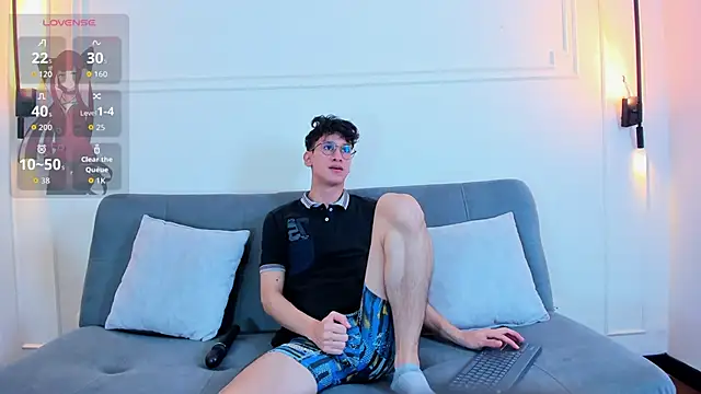 Snapshot of Cum_hunters chatting on October 17, 3:31 am Cum hunters online show from October 17, 3:31 am