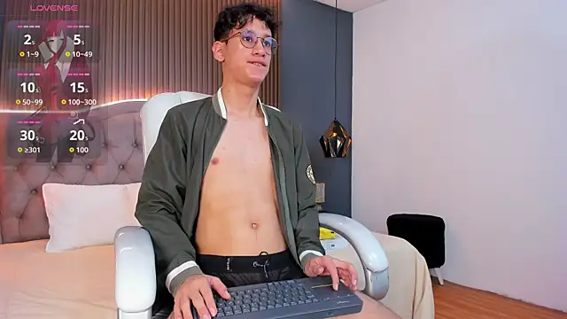 Snapshot of Cum_hunters chatting on October 18, 7:25 pm Cum hunters online show from October 18, 7:25 pm