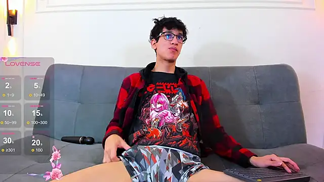 Snapshot of Cum_hunters chatting on April 23, 3:30 am Cum hunters online show from April 23, 3:30 am