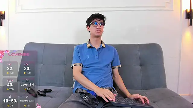 Snapshot of Cum_hunters chatting on April 25, 3:20 am Cum hunters online show from April 25, 3:20 am