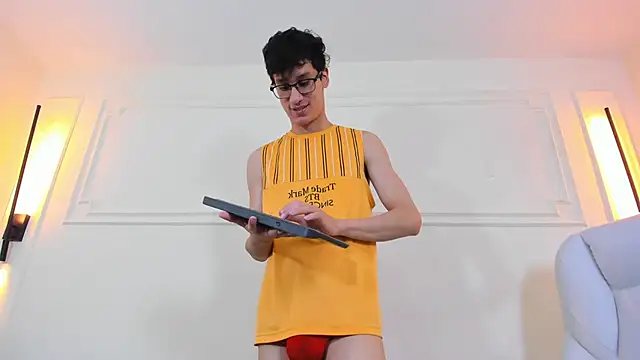 Snapshot of Cum_hunters chatting on April 26, 3:15 am Cum hunters online show from April 26, 3:15 am