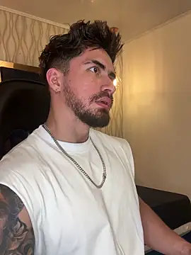 Snapshot of Brad_Summer chatting on February 5, 5:50 pm Brad Summer online show from February 5, 5:50 pm