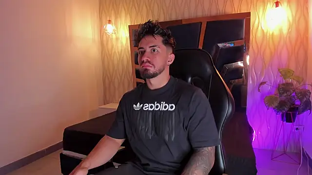 Snapshot of Brad_Summer chatting on February 9, 11:25 am Brad Summer online show from February 9, 11:25 am