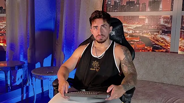 Snapshot of Brad_Summer chatting on June 7, 3:27 pm Brad Summer online show from June 7, 3:27 pm