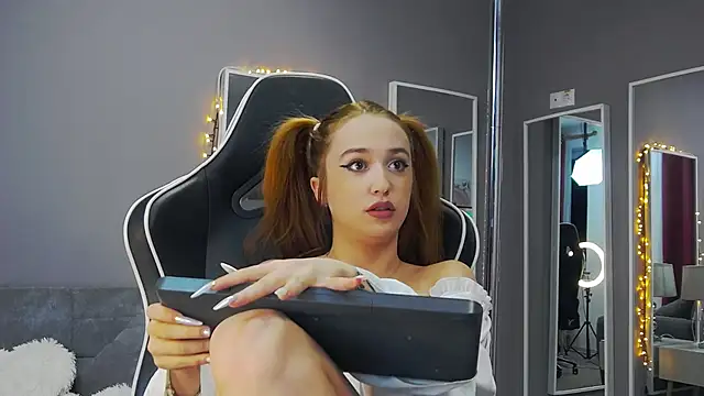 Snapshot of Eva_Lovvia_ chatting on January 21, 6:23 pm Eva Lovvia  online show from January 21, 6:23 pm