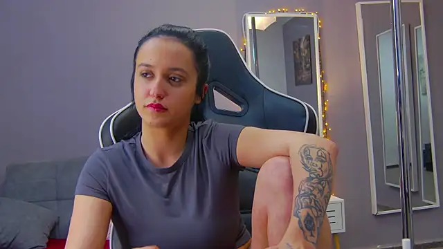 Snapshot of Eva_Lovvia_ chatting on February 4, 1:23 am Eva Lovvia  online show from February 4, 1:23 am