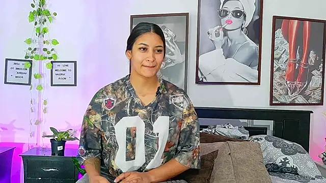 loretahorny online show from February 25, 3:10 pm