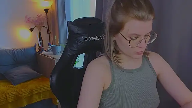  JessieVibes online show from April 18, 1:37 pm