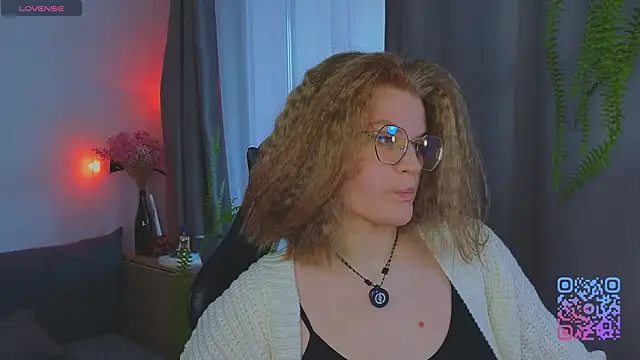Snapshot of _JessieVibes chatting on June 1, 2:41 pm JessieVibes online show from June 1, 2:41 pm