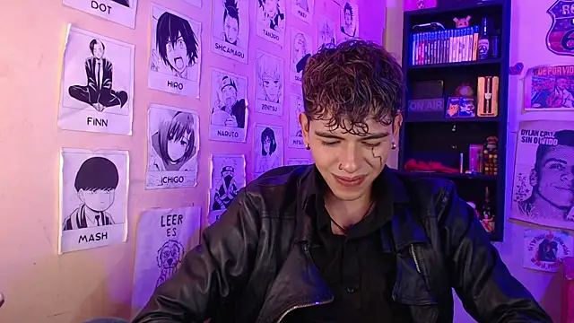 Snapshot of Mickey_Magic chatting on February 15, 11:17 am Mickey Magic online show from February 15, 11:17 am