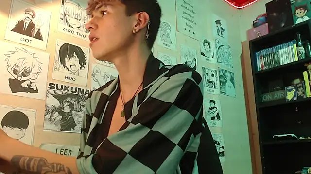 Snapshot of Mickey_Magic chatting on February 27, 5:24 am Mickey Magic online show from February 27, 5:24 am