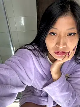 hannah howeell   online show from November 12, 3:12 pm