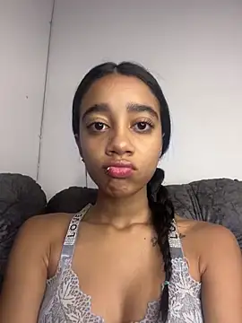 Snapshot of Zoe_Sweett18 chatting on February 25, 12:37 pm Zoe Sweett18 online show from February 25, 12:37 pm