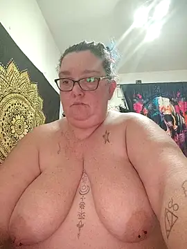 diosacurvy1984 online show from March 25, 9:43 pm