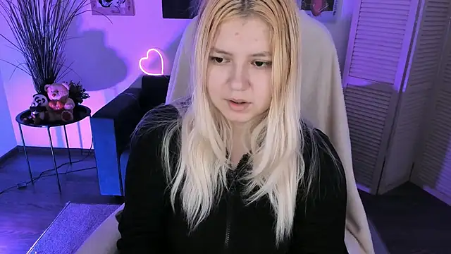 DiaAngell online show from November 28, 7:49 pm