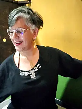 ilonna2025 online show from April 17, 10:57 pm