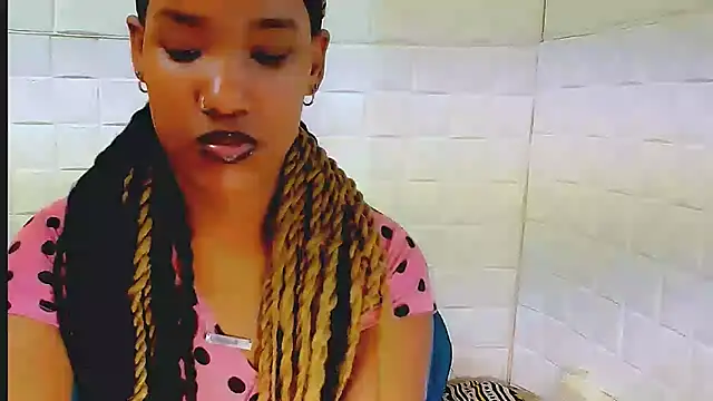 EroticSexyPrada online show from March 21, 12:51 am