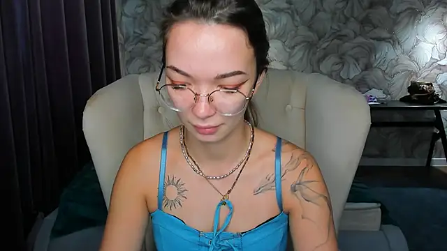 SusannJohnson online show from April 1, 1:28 am