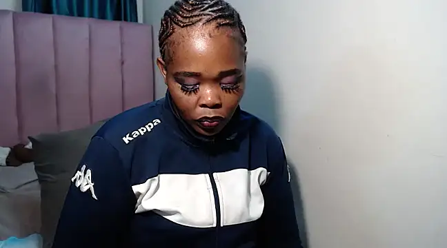 Hazel-nutt online show from March 19, 4:03 am