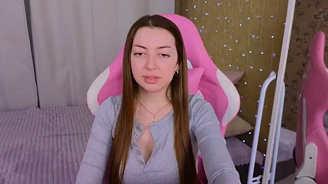 Snapshot of Ann_moon__ chatting on February 1, 6:19 pm Ann moon online show from February 1, 6:19 pm