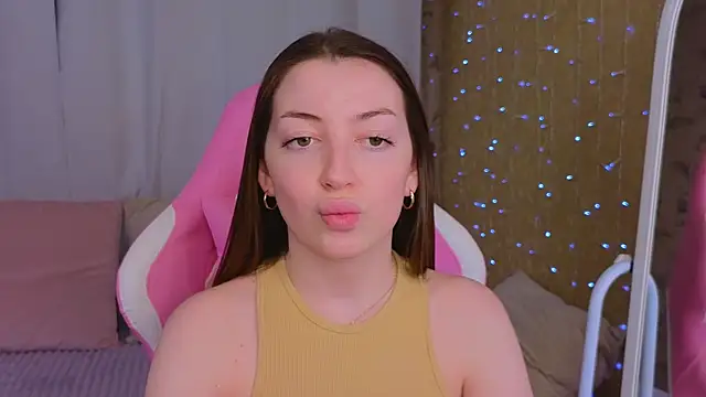 Snapshot of Ann_moon__ chatting on February 15, 4:23 pm Ann moon online show from February 15, 4:23 pm