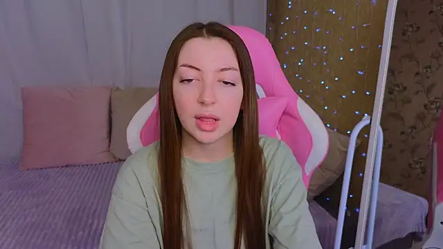 Snapshot of Ann_moon__ chatting on February 23, 6:23 pm Ann moon online show from February 23, 6:23 pm