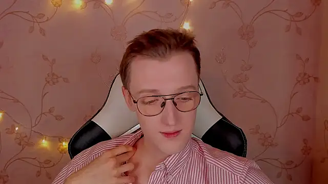 Snapshot of BlondiePrins chatting on January 18, 5:59 pm BlondiePrins online show from January 18, 5:59 pm