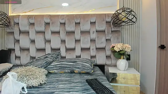 Snapshot of ValerieJones_1 chatting on January 22, 1:42 pm ValerieJones 1 online show from January 22, 1:42 pm