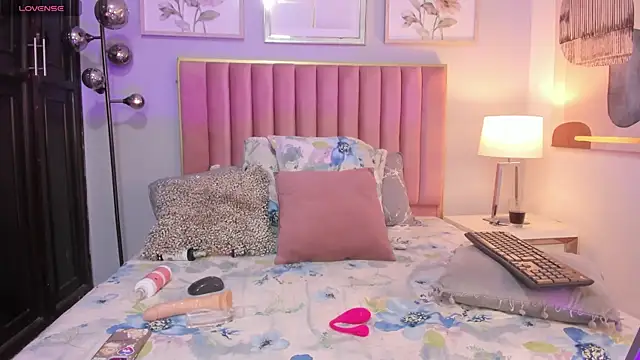 Snapshot of ValerieJones_1 chatting on March 6, 8:05 pm ValerieJones 1 online show from March 6, 8:05 pm