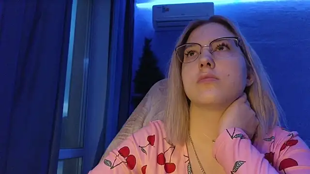 HotBrandyX online show from January 8, 10:39 am