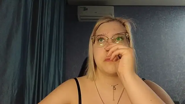 HotBrandyX online show from April 2, 1:42 pm