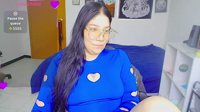 sharonnleon online show from March 9, 9:30 pm