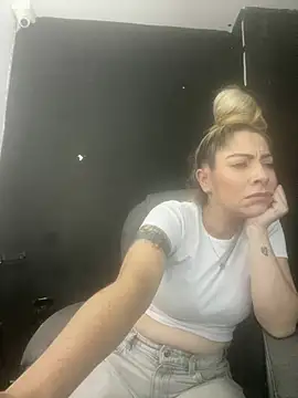Snapshot of viktoria_davis_ chatting on April 22, 10:55 pm viktoria davis online show from April 22, 10:55 pm