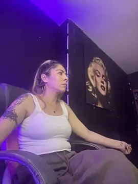 Snapshot of viktoria_davis_ chatting on April 27, 1:14 am viktoria davis online show from April 27, 1:14 am
