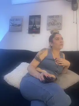 Snapshot of viktoria_davis_ chatting on May 9, 1:33 am viktoria davis online show from May 9, 1:33 am
