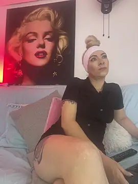 Snapshot of viktoria_davis_ chatting on June 5, 12:17 am viktoria davis online show from June 5, 12:17 am