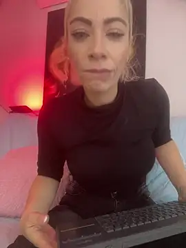 Snapshot of viktoria_davis_ chatting on June 7, 12:04 am viktoria davis online show from June 7, 12:04 am