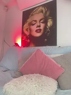 Snapshot of viktoria_davis_ chatting on June 7, 11:30 pm viktoria davis online show from June 7, 11:30 pm