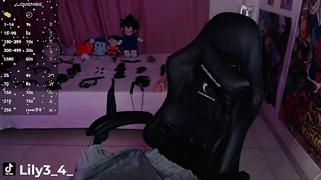 Snapshot of lily3_4 chatting on June 11, 7:28 am lily3 4 online show from June 11, 7:28 am