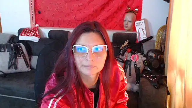 Snapshot of sachaclinford chatting on November 11, 5:57 pm sachaclinford online show from November 11, 5:57 pm