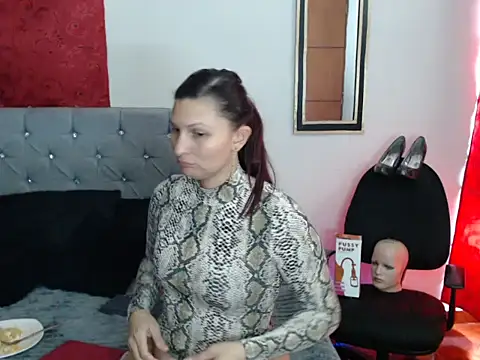 Snapshot of sachaclinford chatting on February 12, 6:14 pm sachaclinford online show from February 12, 6:14 pm