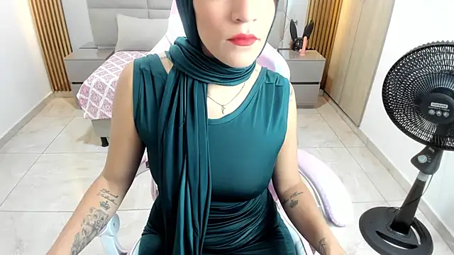 Snapshot of Zulema_hamdi chatting on February 2, 12:02 pm Zulema hamdi online show from February 2, 12:02 pm