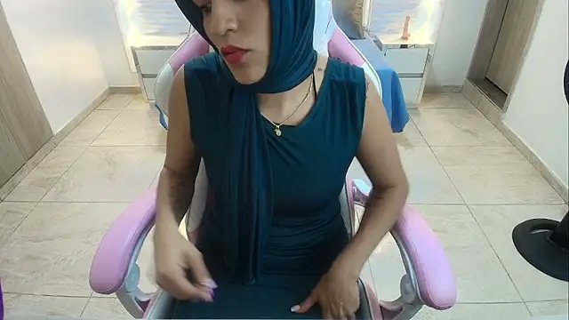 Snapshot of Zulema_hamdi chatting on February 3, 10:32 pm Zulema hamdi online show from February 3, 10:32 pm