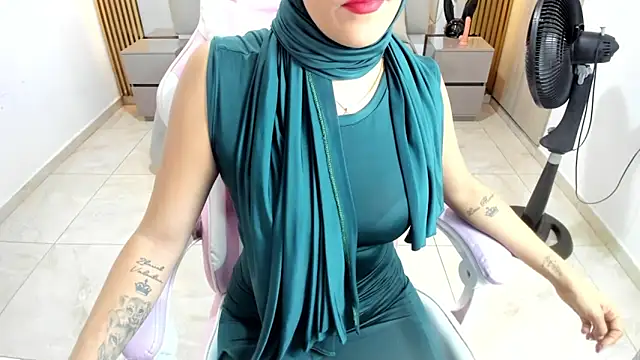 Snapshot of Zulema_hamdi chatting on February 4, 12:11 pm Zulema hamdi online show from February 4, 12:11 pm