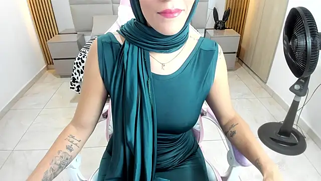 Snapshot of Zulema_hamdi chatting on February 8, 12:06 pm Zulema hamdi online show from February 8, 12:06 pm