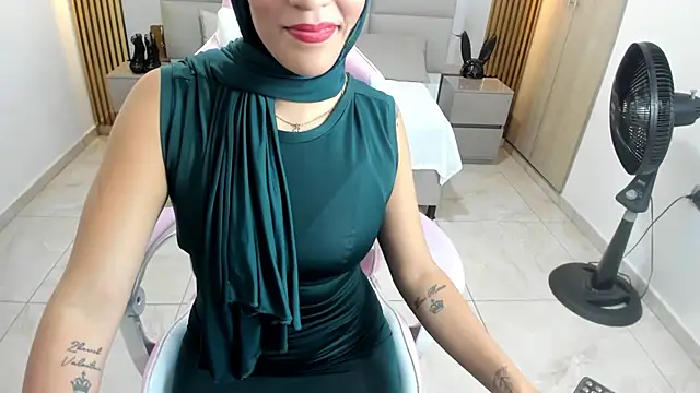 Snapshot of Zulema_hamdi chatting on February 10, 4:04 pm Zulema hamdi online show from February 10, 4:04 pm