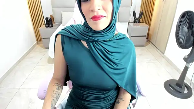 Snapshot of Zulema_hamdi chatting on February 11, 11:43 am Zulema hamdi online show from February 11, 11:43 am