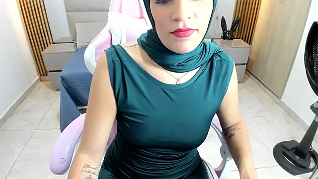 Snapshot of Zulema_hamdi chatting on February 12, 6:51 pm Zulema hamdi online show from February 12, 6:51 pm