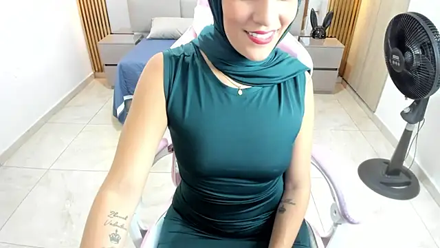 Snapshot of Zulema_hamdi chatting on February 14, 3:47 pm Zulema hamdi online show from February 14, 3:47 pm