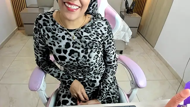 Snapshot of Zulema_hamdi chatting on February 20, 2:57 pm Zulema hamdi online show from February 20, 2:57 pm